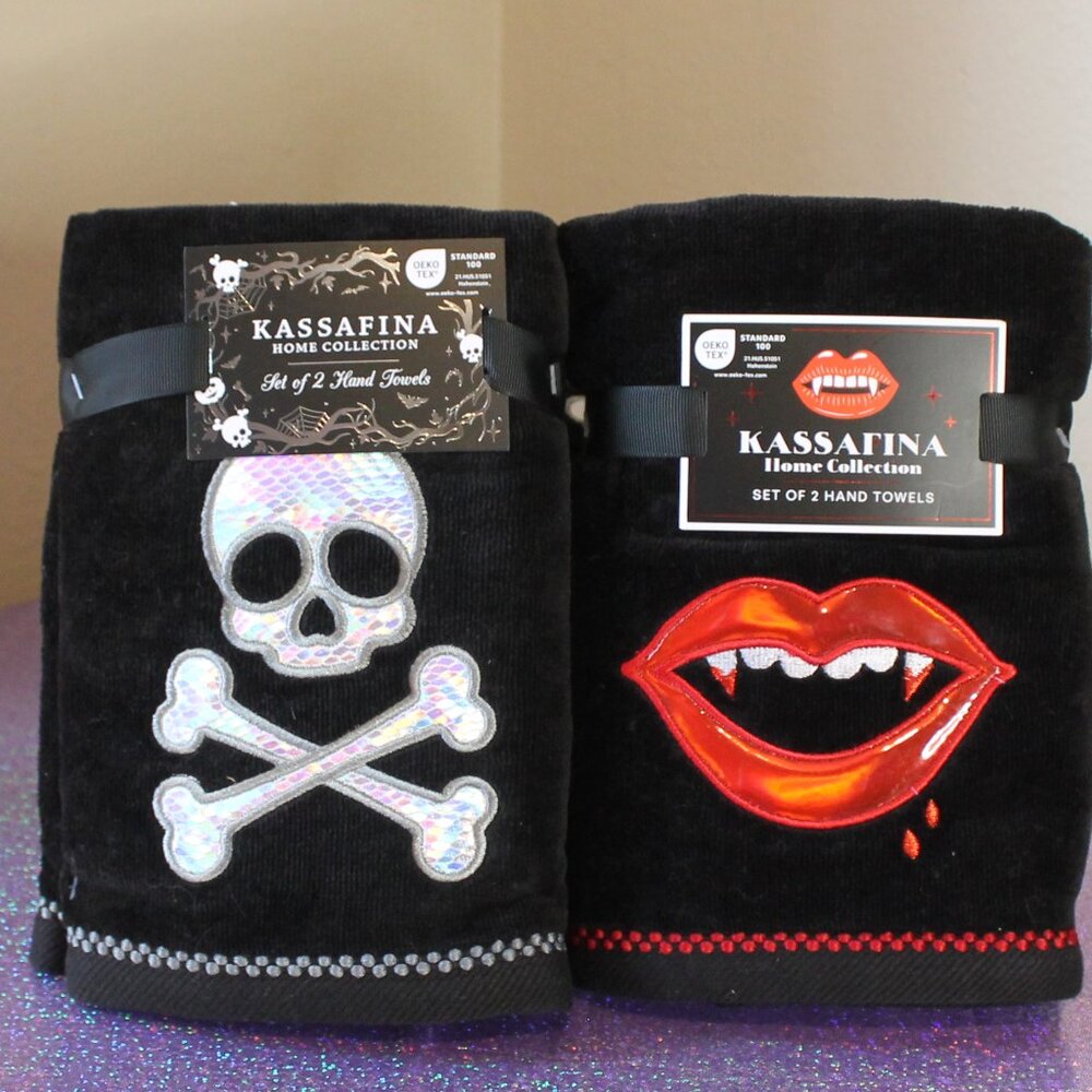 Kassafina Vampire Skull & Crossbones Halloween Hand Towel Sets NWT
